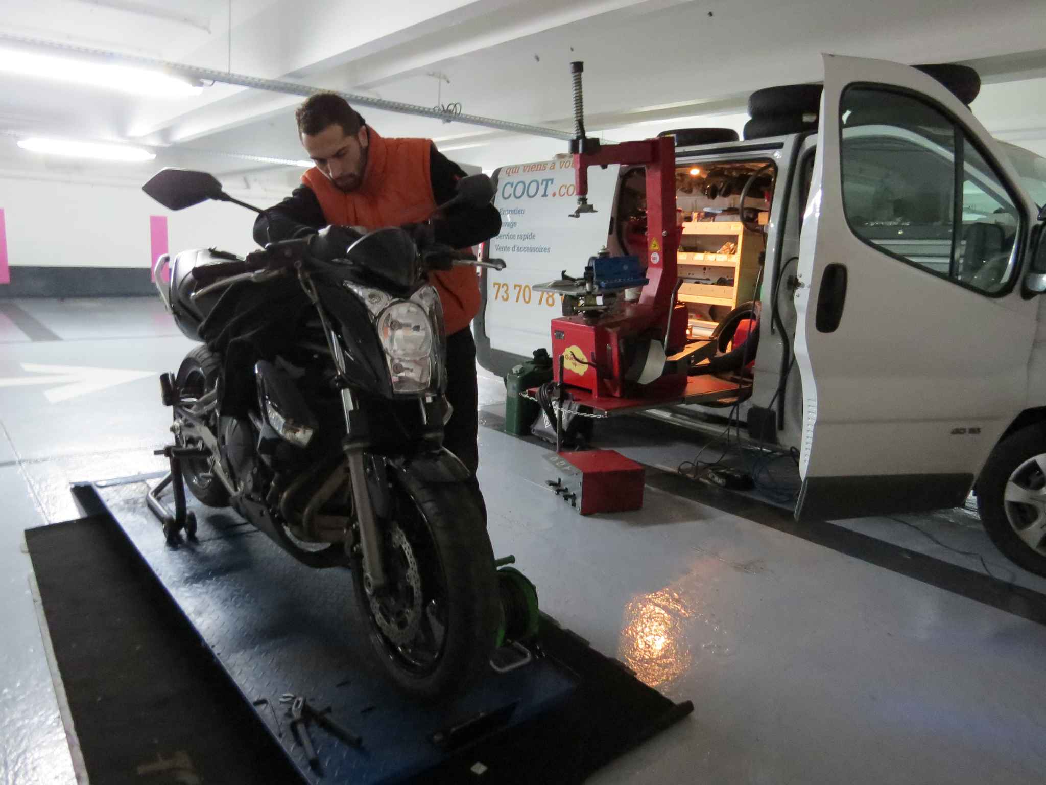 Paris: izyscoot, le garage pour scooters et motos qui vient à ...