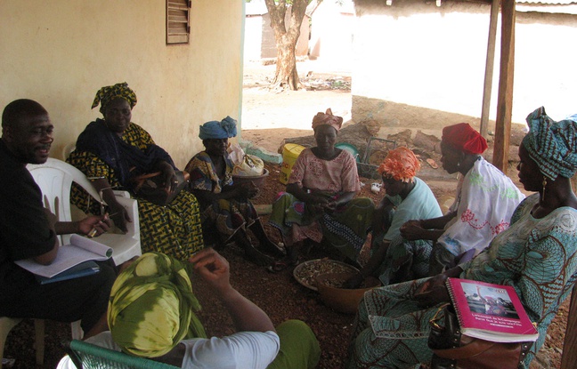 Dans l'un des villages où l’ONG Plan International Mali intervient avec ses partenaires locaux pour lutter contre l'excision. Dans l'un des villages où l’ONG Plan International Mali intervient avec ses partenaires locaux pour lutter contre l'excision.