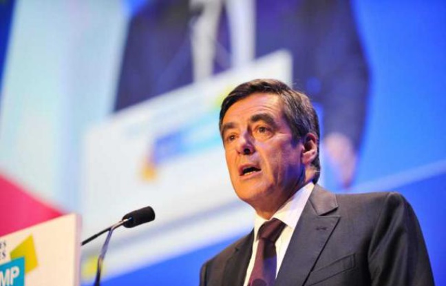 François Fillon lors des journées parlementaires de l'UMP à Saint-Cyr-sur-Loire, le 14 octobre 2011. François Fillon lors des journées parlementaires de l'UMP à Saint-Cyr-sur-Loire, le 14 octobre 2011.