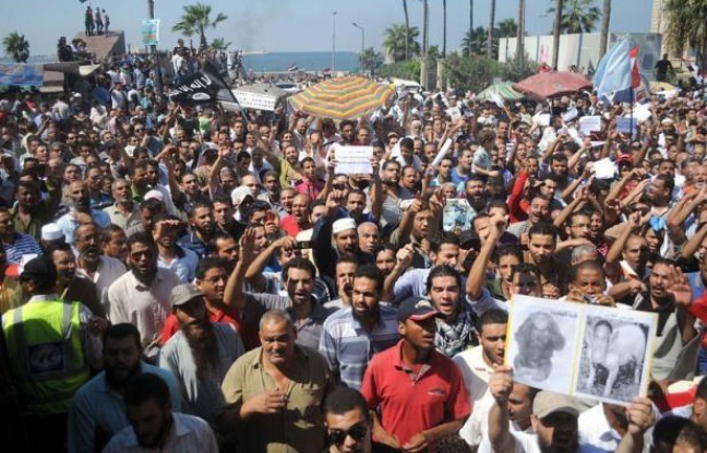 Washington a commencé à déployer des forces afin de faire face aux manifestations anti-américaines ayant fait plusieurs morts vendredi parmi les protestataires mobilisés contre la diffusion d'un film islamophobe réalisé aux Etats-Unis. Washington a commencé à déployer des forces afin de faire face aux manifestations anti-américaines ayant fait plusieurs morts vendredi parmi les protestataires mobilisés contre la diffusion d'un film islamophobe réalisé aux Etats-Unis.