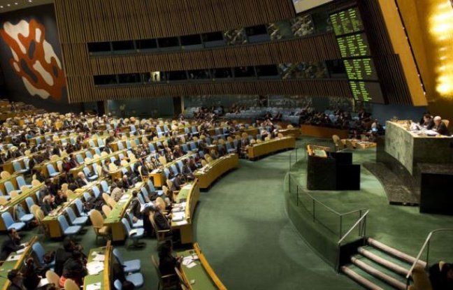 L'Assemblée générale de l'ONU a adopté jeudi à une large majorité, malgré l'opposition de la Chine et de la Russie, une résolution condamnant la répression en Syrie, quelques jours après le blocage par Moscou et Pékin d'un texte similaire au Conseil de sécurité. L'Assemblée générale de l'ONU a adopté jeudi à une large majorité, malgré l'opposition de la Chine et de la Russie, une résolution condamnant la répression en Syrie, quelques jours après le blocage par Moscou et Pékin d'un texte similaire au Conseil de sécurité.