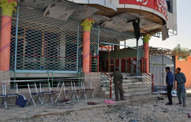 Quelque 17 personnes sont mortes et 43 blessées lorsqu'un kamikaze s'est fait exploser lors d'une fête de mariage samedi dans la province de Samangan, au nord de l'Afghanistan, selon un bilan, révisé à la baisse, de la présidence. Quelque 17 personnes sont mortes et 43 blessées lorsqu'un kamikaze s'est fait exploser lors d'une fête de mariage samedi dans la province de Samangan, au nord de l'Afghanistan, selon un bilan, révisé à la baisse, de la présidence.