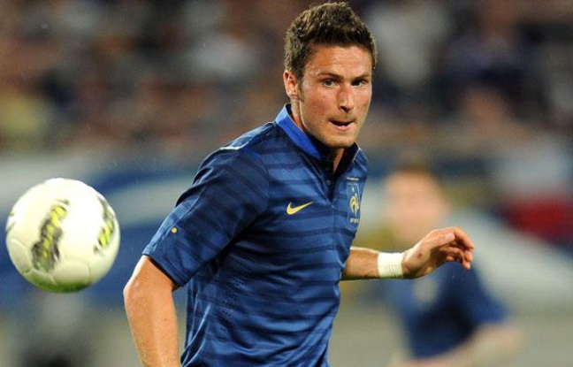 L'attaquant de l'équipe de France Olivier Giroud face à l'Islande, le dimanche 27 mai 2012 L'attaquant de l'équipe de France Olivier Giroud face à l'Islande, le dimanche 27 mai 2012