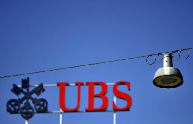 Un cadre de la filiale française de la banque suisse UBS a été mis en examen jeudi pour "complicité de démarchage illicite" et "blanchiment" dans le cadre de l'enquête sur des soupçons de blanchiment de fraude fiscale, a indiqué à l'AFP une source judiciaire. Un cadre de la filiale française de la banque suisse UBS a été mis en examen jeudi pour "complicité de démarchage illicite" et "blanchiment" dans le cadre de l'enquête sur des soupçons de blanchiment de fraude fiscale, a indiqué à l'AFP une source judiciaire.