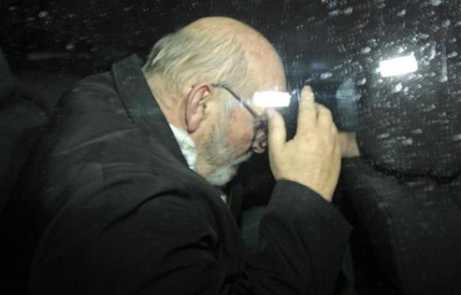 Jean-Claude Mas, le fondateur de la société de prothèses mammaires PIP, à sa sortie du tribunal de Marseille, le 26 janvier 2012. Jean-Claude Mas, le fondateur de la société de prothèses mammaires PIP, à sa sortie du tribunal de Marseille, le 26 janvier 2012.
