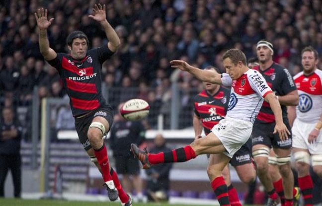 Les joueurs toulonnais et Toulousains lors d'un match du Top 14, le 5 mai 2012. Les joueurs toulonnais et Toulousains lors d'un match du Top 14, le 5 mai 2012.