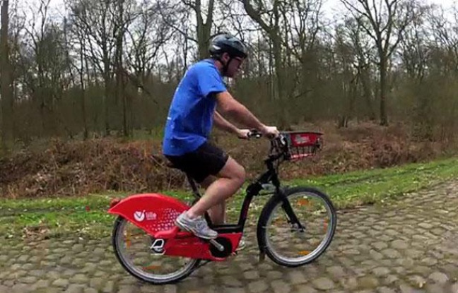 Gilles Durand, journaliste à la rédaction lillois de 20 Minutes, sur la Tranchée d'Arenberg. Gilles Durand, journaliste à la rédaction lillois de 20 Minutes, sur la Tranchée d'Arenberg.