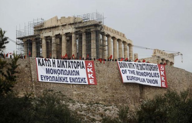 La Grèce, entre impératifs financiers, pression de l'UE et protestations de sa population La Grèce, entre impératifs financiers, pression de l'UE et protestations de sa population