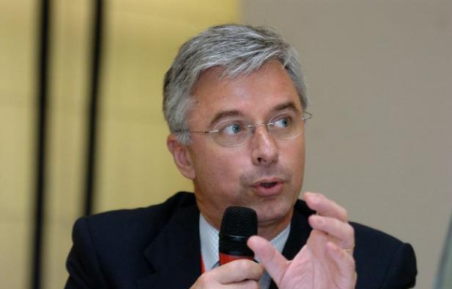 Le distributeur américain d'électronique en difficultés Best Buy a promis environ 30 millions de dollars au Français Hubert Joly pour le convaincre de venir prendre sa direction Le distributeur américain d'électronique en difficultés Best Buy a promis environ 30 millions de dollars au Français Hubert Joly pour le convaincre de venir prendre sa direction