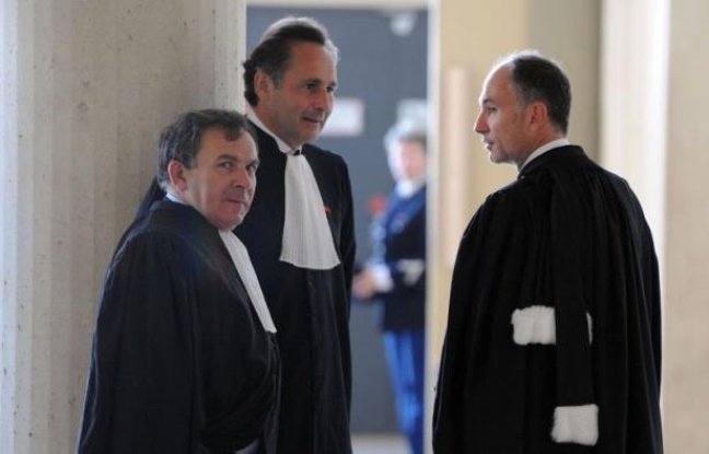 "Un enfant a toujours besoin de ses parents, quels qu'ils soient, et aussi mauvais qu'ils soient", explique la psychologue: depuis lundi, la cour d'assises de la Sarthe découvre la tragédie familiale qui a conduit à la mort en 2009 de la petite Marina, après 6 ans de coups de ses parents. "Un enfant a toujours besoin de ses parents, quels qu'ils soient, et aussi mauvais qu'ils soient", explique la psychologue: depuis lundi, la cour d'assises de la Sarthe découvre la tragédie familiale qui a conduit à la mort en 2009 de la petite Marina, après 6 ans de coups de ses parents.
