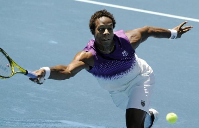Le Français Gaël Monfils, de retour sur le circuit après plusieurs mois d'absence, s'est qualifié jeudi pour les quarts de finale de l'Open de Moselle à Metz en battant en 1h41 son compatriote Nicolas Mahut 7-6 (7/4), 7-5. Le Français Gaël Monfils, de retour sur le circuit après plusieurs mois d'absence, s'est qualifié jeudi pour les quarts de finale de l'Open de Moselle à Metz en battant en 1h41 son compatriote Nicolas Mahut 7-6 (7/4), 7-5.