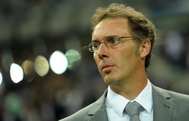 Le sélectionneur de l'équipe de France, Laurent Blanc, le 3 septembre 2010, lors du match France - Biélorussie au Stade de France. Le sélectionneur de l'équipe de France, Laurent Blanc, le 3 septembre 2010, lors du match France - Biélorussie au Stade de France.
