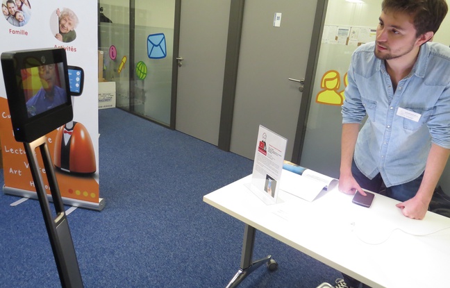 Un robot cybernétique pour garder le contact avec l'extérieur. Une des innovations présentées dans le cadre d'un appel à projets de services aux personnes âgées. Un robot cybernétique pour garder le contact avec l'extérieur. Une des innovations présentées dans le cadre d'un appel à projets de services aux personnes âgées.