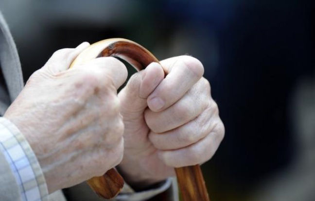 Des personnes âgées ont été dévalisées cette semaine à leur domicile à Rennes par deux femmes qui prétendent faire partie d'un dispositif de veille canicule et emportent des objets de valeur Des personnes âgées ont été dévalisées cette semaine à leur domicile à Rennes par deux femmes qui prétendent faire partie d'un dispositif de veille canicule et emportent des objets de valeur