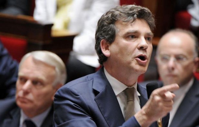 Le plan d'aide à la filière automobile passera par un "soutien massif" aux véhicules "innovants et propres", mais les constructeurs devront donner des contreparties pour obtenir des aides, a annoncé mercredi le ministre du Redressement productif Arnaud Montebourg. Le plan d'aide à la filière automobile passera par un "soutien massif" aux véhicules "innovants et propres", mais les constructeurs devront donner des contreparties pour obtenir des aides, a annoncé mercredi le ministre du Redressement productif Arnaud Montebourg.
