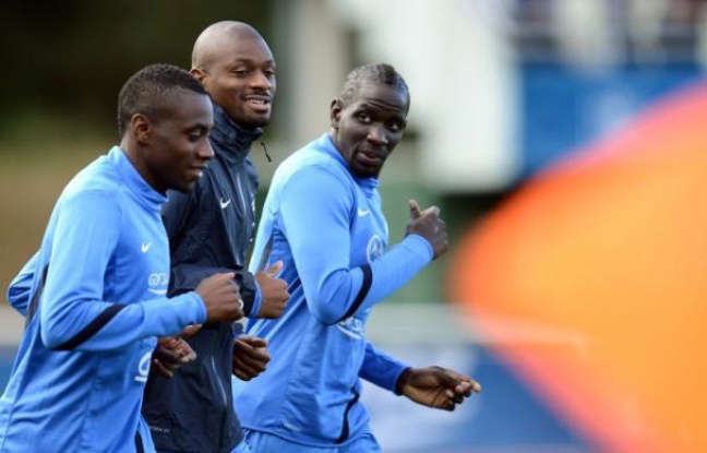 Les défenseurs Mamadou Sakho et Mapou Yanga Mbiwa seront titulaires vendredi avec l'équipe de France contre la Finlande en ouverture des éliminatoires du Mondial-2014, et ainsi préférés à Adil Rami et Laurent Koscielny, en phase de reprise, a indiqué jeudi le sélectionneur. Les défenseurs Mamadou Sakho et Mapou Yanga Mbiwa seront titulaires vendredi avec l'équipe de France contre la Finlande en ouverture des éliminatoires du Mondial-2014, et ainsi préférés à Adil Rami et Laurent Koscielny, en phase de reprise, a indiqué jeudi le sélectionneur.