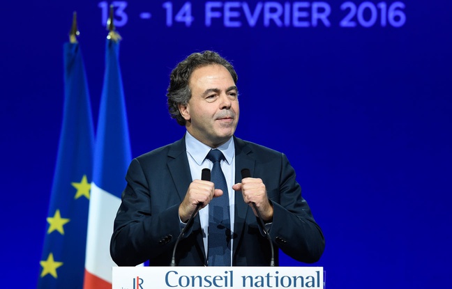Luc Chatel à la tribune du Conseil national du parti Les Républicains, le 13 février 2016. L'ex-ministre est candidat à la présidence du CN, tout comme Michèle Alliot-Marie. Luc Chatel à la tribune du Conseil national du parti Les Républicains, le 13 février 2016. L'ex-ministre est candidat à la présidence du CN, tout comme Michèle Alliot-Marie.