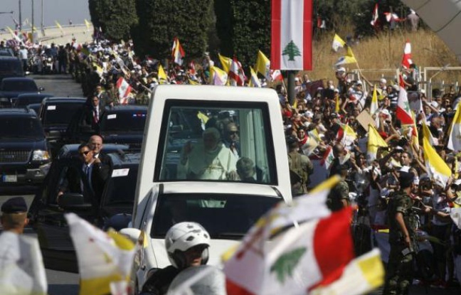 Le pape Benoît XVI a exhorté samedi les peuples du Moyen-Orient à "dire non à la vengeance" et à bannir "la violence verbale et physique", en les appelant à accepter "la société plurielle". Le pape Benoît XVI a exhorté samedi les peuples du Moyen-Orient à "dire non à la vengeance" et à bannir "la violence verbale et physique", en les appelant à accepter "la société plurielle".