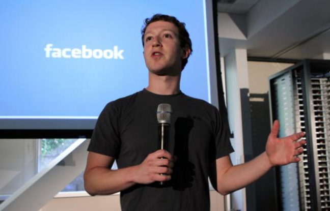 Mark Zuckerberg présente l'initiative de Facebook, Open Compute, le 7 avril 2011. Mark Zuckerberg présente l'initiative de Facebook, Open Compute, le 7 avril 2011.