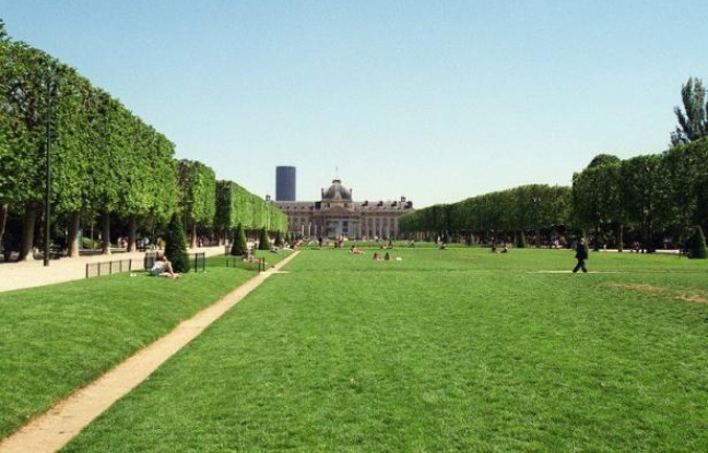 Confier l'entretien des espaces verts de Paris à des moutons d'Ouessant? La capitale va expérimenter l'éco-pâturage à partir d'avril, sur un seul site pour le moment, pour évaluer la faisabilité en milieu urbain dense de cette technique permettant de limiter l'usage d'engins et de désherbants. Confier l'entretien des espaces verts de Paris à des moutons d'Ouessant? La capitale va expérimenter l'éco-pâturage à partir d'avril, sur un seul site pour le moment, pour évaluer la faisabilité en milieu urbain dense de cette technique permettant de limiter l'usage d'engins et de désherbants.