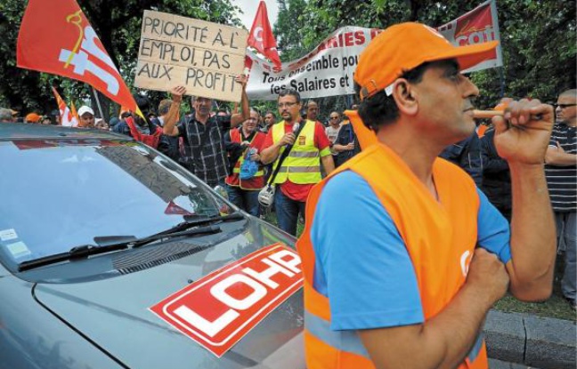 Après une opération escargot, les salariés ont manifesté place de la République. Après une opération escargot, les salariés ont manifesté place de la République.