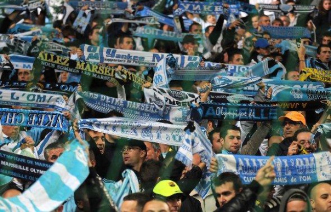 Les supporters marseillais lors d'un match de L1 au Stade Vélodrome contre le PSG le 20 novembre 2009. Les supporters marseillais lors d'un match de L1 au Stade Vélodrome contre le PSG le 20 novembre 2009.