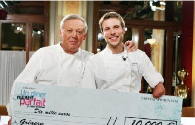 Grégory Cuilleron (à droite) avec le chef triplement étoilé Georges Blanc. Grégory Cuilleron (à droite) avec le chef triplement étoilé Georges Blanc.