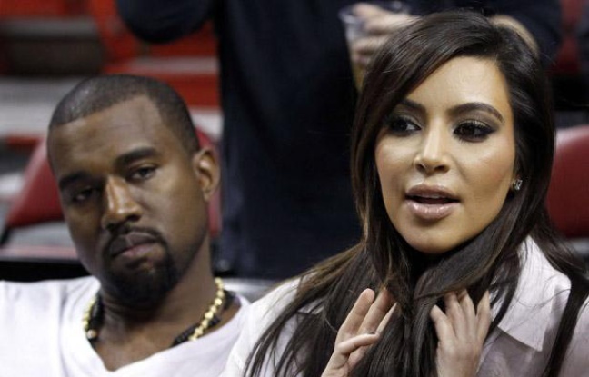 Kim Kardashian et Kanye West avant un match de basket à Miami, le 6 décembre 2012. Kim Kardashian et Kanye West avant un match de basket à Miami, le 6 décembre 2012.