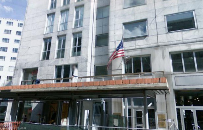 La façade du consulat des Etats-Unis à Milan, dans le nord de l'Italie, où a eu lieu l'alerte à la bombe, le 6 août 2013 La façade du consulat des Etats-Unis à Milan, dans le nord de l'Italie, où a eu lieu l'alerte à la bombe, le 6 août 2013