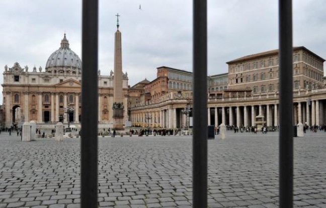 Le Vatican, en pleine tempête "Vatileaks", a laissé jeudi la presse internationale pénétrer dans son Institut pour les oeuvres de religion (IOR), objet de tous les fantasmes, pour tenter de la persuader qu'il n'est que le bras financier de ses oeuvres de charité. Le Vatican, en pleine tempête "Vatileaks", a laissé jeudi la presse internationale pénétrer dans son Institut pour les oeuvres de religion (IOR), objet de tous les fantasmes, pour tenter de la persuader qu'il n'est que le bras financier de ses oeuvres de charité.