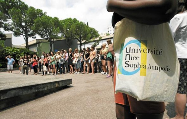 L'université internationale d'été a pris ses quartiers sur le campus niçois . L'université internationale d'été a pris ses quartiers sur le campus niçois .