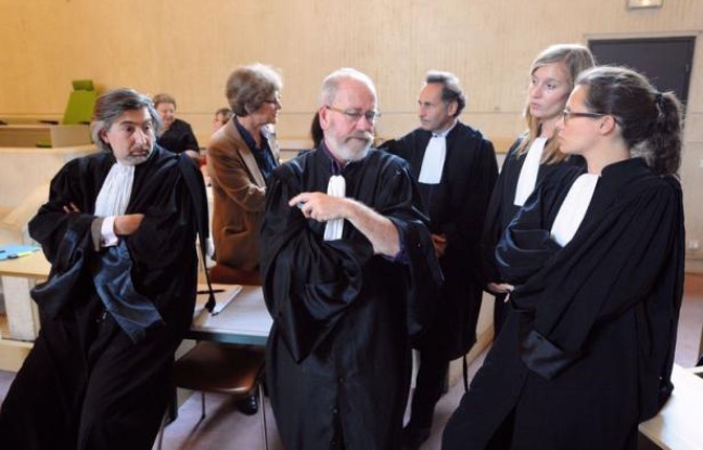 Les parents de Marina, morte à 8 ans à l'été 2009 sous leurs coups, après une courte vie de torture et d'humiliations, ont été condamnés mardi par la cour d'assises de la Sarthe à 30 ans de réclusion, alors que les associations de protection de l'enfance préparent déjà "l'après-Marina". Les parents de Marina, morte à 8 ans à l'été 2009 sous leurs coups, après une courte vie de torture et d'humiliations, ont été condamnés mardi par la cour d'assises de la Sarthe à 30 ans de réclusion, alors que les associations de protection de l'enfance préparent déjà "l'après-Marina".