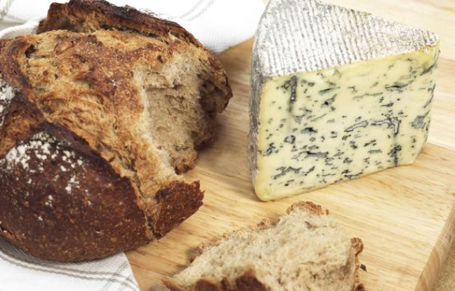 Du pain et du fromage. Du pain et du fromage.
