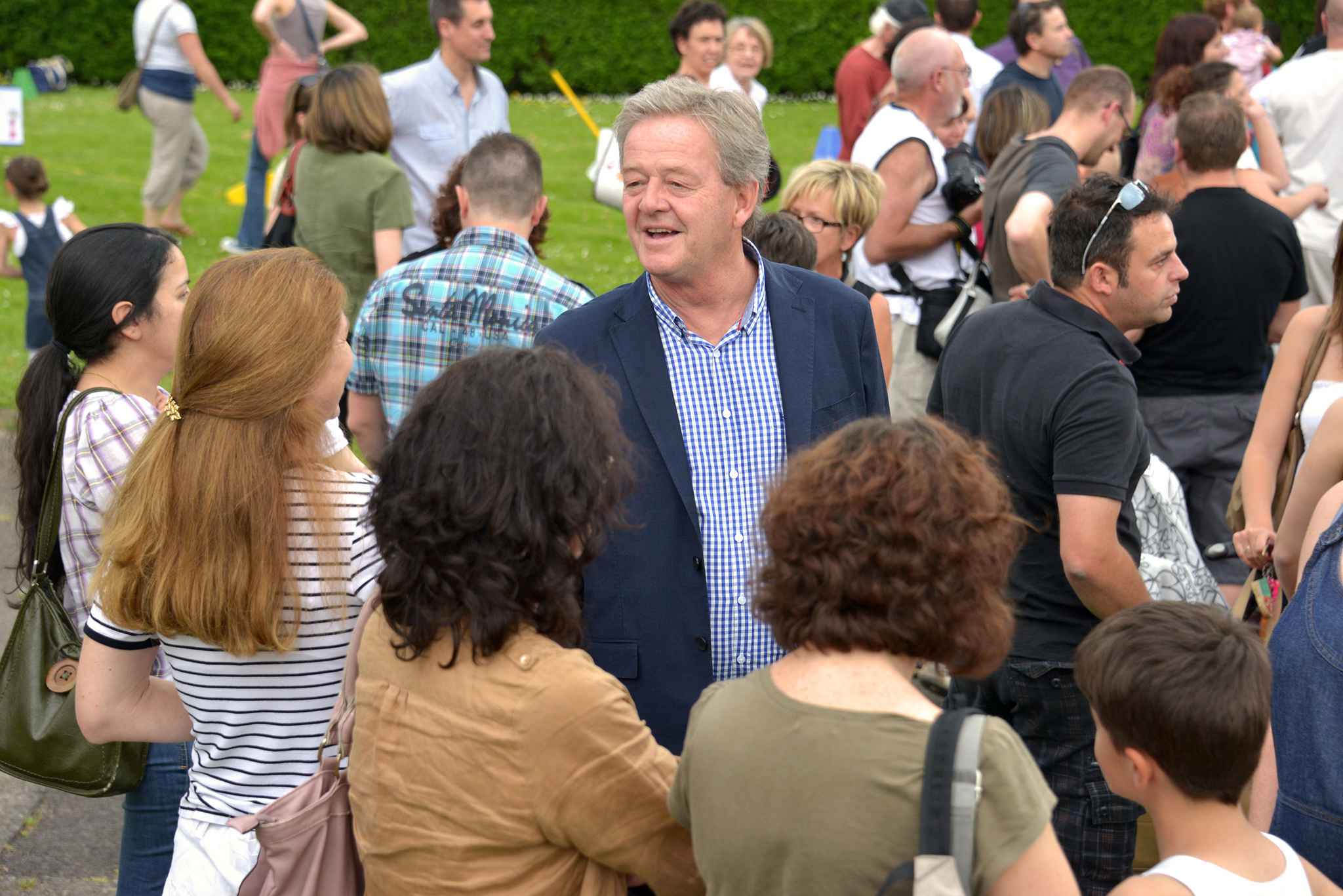 Quand Auront Lieu Les Obsèques De Jean-pierre Pernaut Nantes: Couëron rend hommage à son maire Jean-Pierre Fougerat