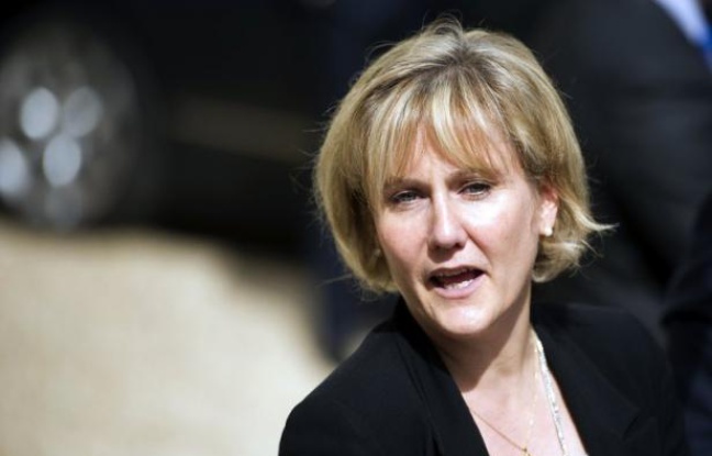 L'ex-ministre UMP Nadine Morano, battue aux législatives, a déposé plainte jeudi contre l'imitateur Gérald Dahan qui l'a piégée dans un canular en se faisant passer pour Louis Aliot (FN), ainsi qu'un recours au Conseil constitutionnel pour demander l'annulation du scrutin. L'ex-ministre UMP Nadine Morano, battue aux législatives, a déposé plainte jeudi contre l'imitateur Gérald Dahan qui l'a piégée dans un canular en se faisant passer pour Louis Aliot (FN), ainsi qu'un recours au Conseil constitutionnel pour demander l'annulation du scrutin.