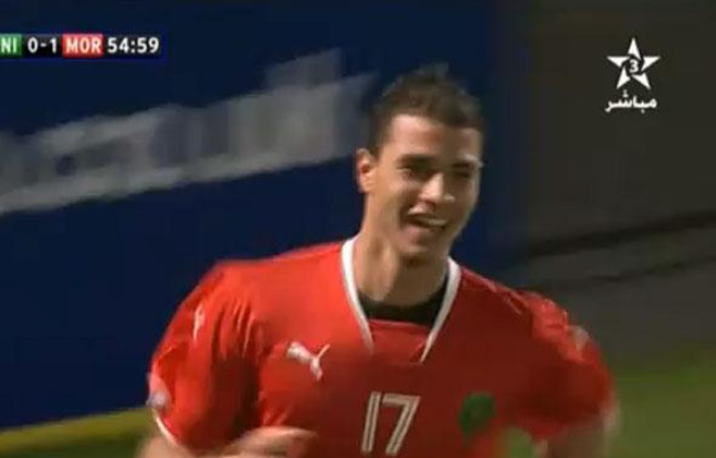 Marouane Chamakh après son but contre l'Irlande du Nord avec le Maroc, le 17 novembre 2010 à Belfast. Marouane Chamakh après son but contre l'Irlande du Nord avec le Maroc, le 17 novembre 2010 à Belfast.