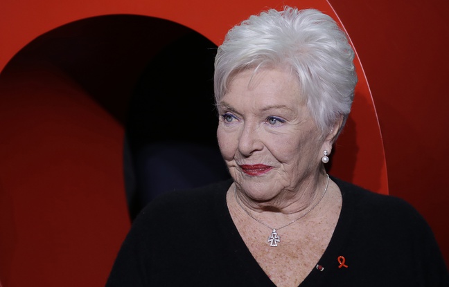 L'actrice et chanteuse française Line Renaud, photographiée le 2 mars 2015 à Paris lors de son arrivée au gala annuel du Sidaction. L'actrice et chanteuse française Line Renaud, photographiée le 2 mars 2015 à Paris lors de son arrivée au gala annuel du Sidaction.
