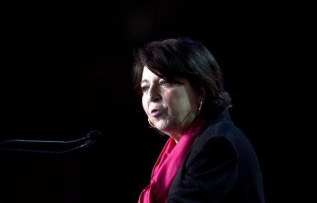 Corinne Lepage a souligné mardi qu'elle était "bien sûr" toujours candidate à la présidentielle, car l'écologie a besoin d'"un avocat", sa profession, et non d'"un juge", celle d'Eva Joly. Corinne Lepage a souligné mardi qu'elle était "bien sûr" toujours candidate à la présidentielle, car l'écologie a besoin d'"un avocat", sa profession, et non d'"un juge", celle d'Eva Joly.