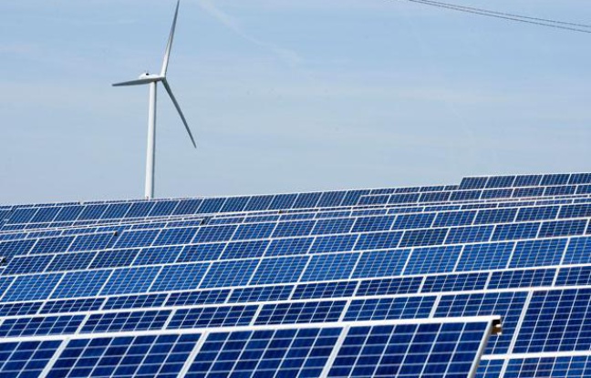 Le parc photovoltaïque d’Avignonet-Lauragais. Panneaux voltaïque et éolienne. Le parc photovoltaïque d’Avignonet-Lauragais. Panneaux voltaïque et éolienne.