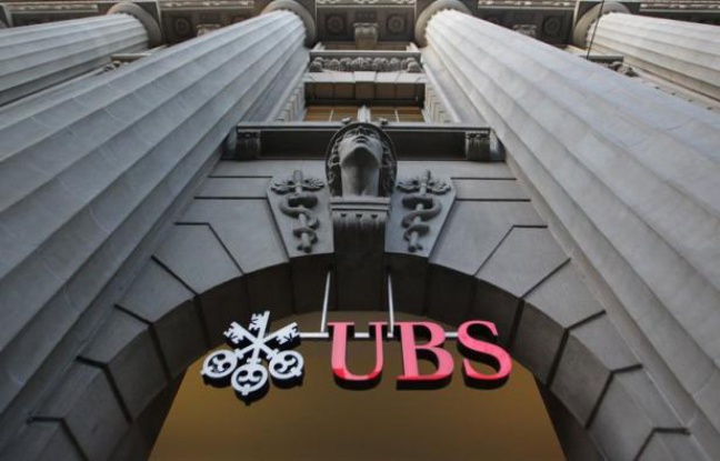 Le fisc américain a versé une récompense record de 104 millions de dollars à Bradley Birkenfeld, un ex-employé d'UBS, qui avait livré des informations "exceptionnelles à la fois par leur ampleur et leur étendue" sur les fraudes commises par des clients de la banque suisse. Le fisc américain a versé une récompense record de 104 millions de dollars à Bradley Birkenfeld, un ex-employé d'UBS, qui avait livré des informations "exceptionnelles à la fois par leur ampleur et leur étendue" sur les fraudes commises par des clients de la banque suisse.