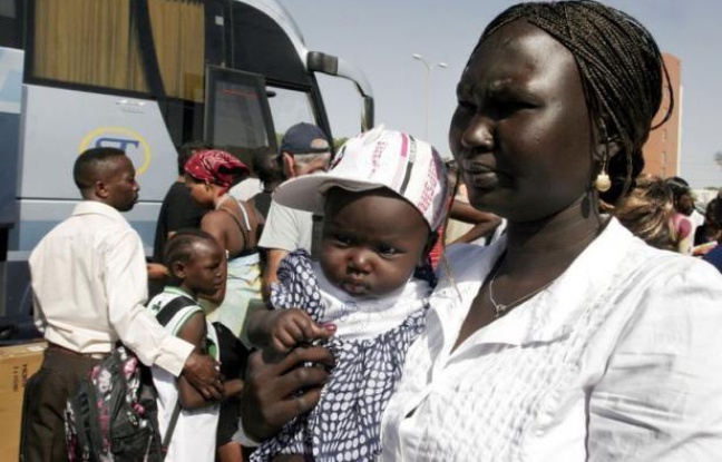 Les autorités israéliennes s'apprêtaient à rapatrier dimanche quelque 120 clandestins sud-soudanais, première étape de l'expulsion de plusieurs milliers d'immigrés illégaux africains. Les autorités israéliennes s'apprêtaient à rapatrier dimanche quelque 120 clandestins sud-soudanais, première étape de l'expulsion de plusieurs milliers d'immigrés illégaux africains.