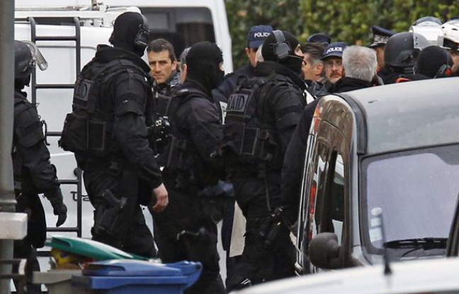 Les hommes du Raid sont intervenus pour tenter de maîtriser Mohamed Merah, le 22 mars 2012 à Toulouse.
Les hommes du Raid sont intervenus pour tenter de maîtriser Mohamed Merah, le 22 mars 2012 à Toulouse.