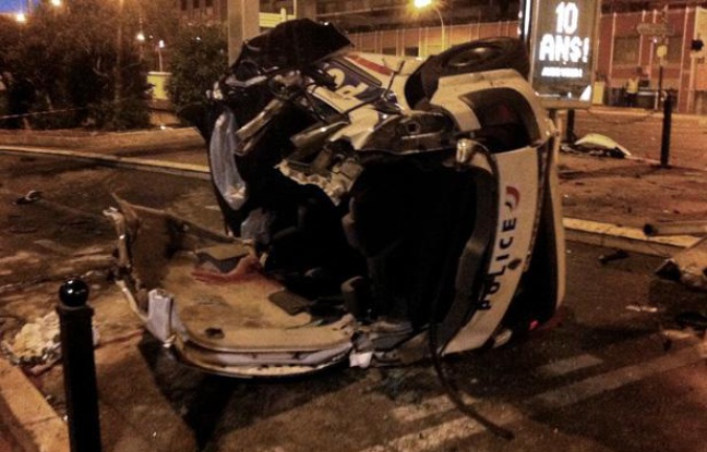 Voiture de la police accidentée le 22 septembre 2012 à Cannes. Voiture de la police accidentée le 22 septembre 2012 à Cannes.