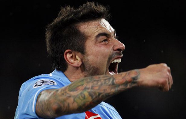 Ezequiel Lavezzi, sous le maillot de Naples, en février 2012. Ezequiel Lavezzi, sous le maillot de Naples, en février 2012.
