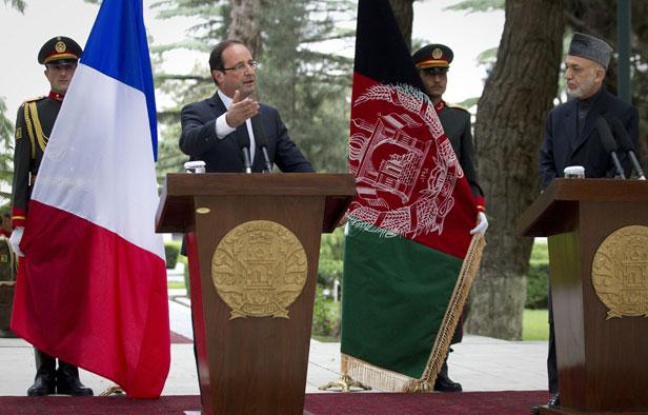 Le président de la République Francois Hollande et son homologue afghan Hamid Karzai tiennent une conférence de presse commune à Kaboul, le 25 mai 2012. Le président de la République Francois Hollande et son homologue afghan Hamid Karzai tiennent une conférence de presse commune à Kaboul, le 25 mai 2012.