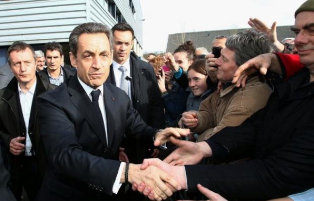 A trois jours du premier tour de l'élection présidentielle, Nicolas Sarkozy a proposé d'attendre "tranquillement" les résultats du scrutin, mercredi sur RMV/BFMTV, alors qu'il décroche dans un sondage face à son adversaire socialiste François Hollande. A trois jours du premier tour de l'élection présidentielle, Nicolas Sarkozy a proposé d'attendre "tranquillement" les résultats du scrutin, mercredi sur RMV/BFMTV, alors qu'il décroche dans un sondage face à son adversaire socialiste François Hollande.