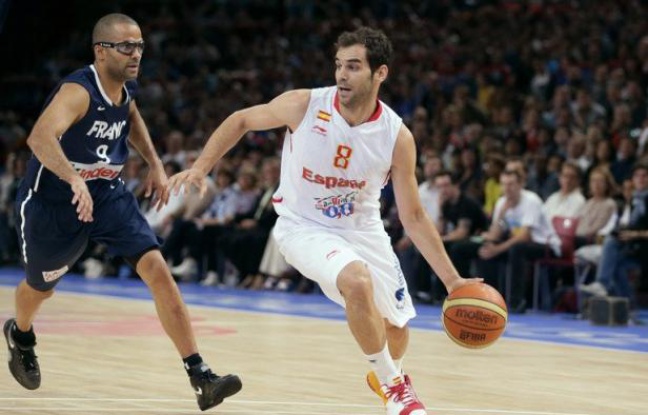 Les basketteurs français se sont inclinés avec les honneurs face à l'Espagne 75 à 70 en match amical dimanche à Paris-Bercy à douze jours du début des jeux Olympiques de Londres (27 juillet - 12 août). Les basketteurs français se sont inclinés avec les honneurs face à l'Espagne 75 à 70 en match amical dimanche à Paris-Bercy à douze jours du début des jeux Olympiques de Londres (27 juillet - 12 août).