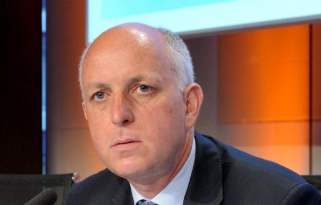 Le président du conseil de surveillance de PSA Peugeot Citroën, Thierry Peugeot, a déclaré jeudi qu'il y avait "des limites" à la critique après les attaques du gouvernement et a assuré que la famille était "unie" derrière le patron, Philippe Varin, dans une interview au Figaro.fr. Le président du conseil de surveillance de PSA Peugeot Citroën, Thierry Peugeot, a déclaré jeudi qu'il y avait "des limites" à la critique après les attaques du gouvernement et a assuré que la famille était "unie" derrière le patron, Philippe Varin, dans une interview au Figaro.fr.