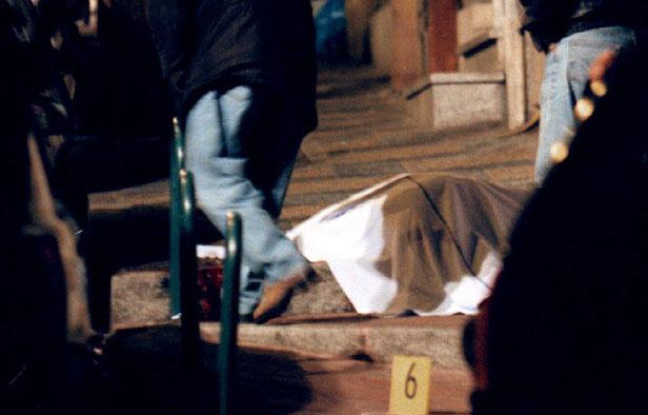 Le corps du préfet de Corse Claude Erignac, abattu en pleine rue d'Ajaccio, le 6 février 1998 Le corps du préfet de Corse Claude Erignac, abattu en pleine rue d'Ajaccio, le 6 février 1998