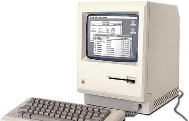 Le premier Macintosh commercialisé par Apple en 1984. Le premier Macintosh commercialisé par Apple en 1984.